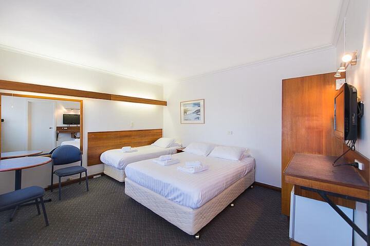 Room 8 of 19