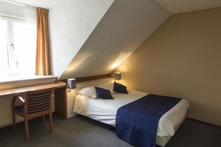 Room 8 of 26