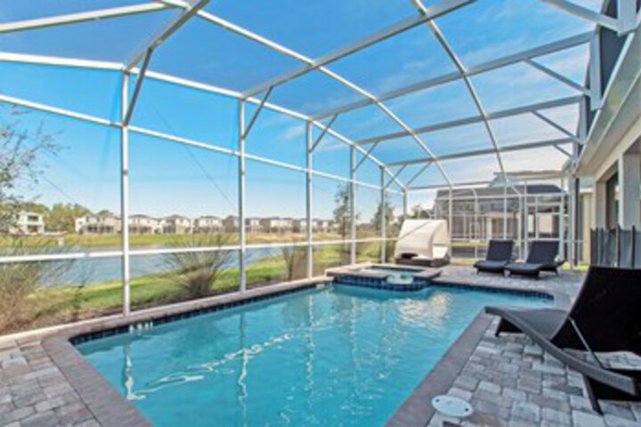 Pool 44 of 70