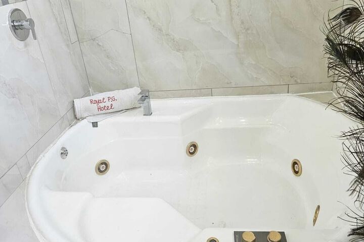 Room 104 of 158
