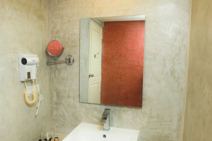 Room 17 of 48