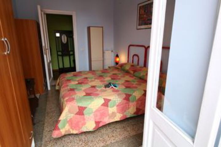 Room 7 of 27
