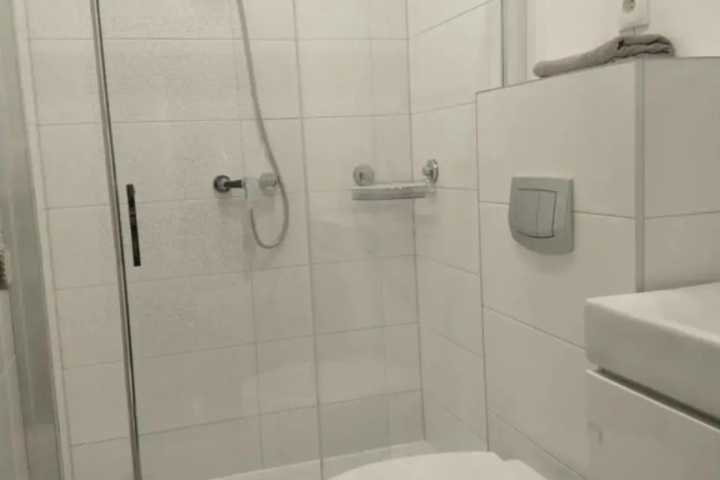 Room 14 of 16