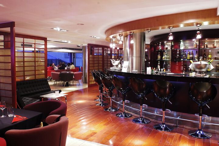 Lounge 41 of 46