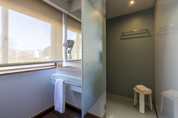 Room 72 of 105