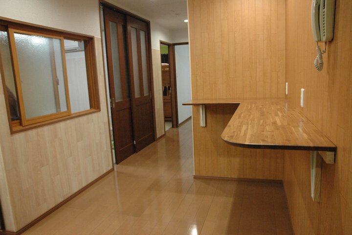 Check-in/check-out kiosk