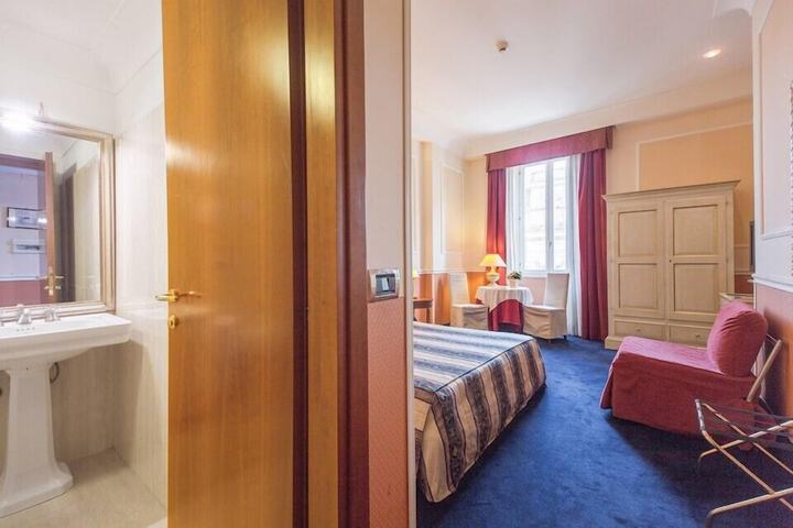 Room 32 of 70