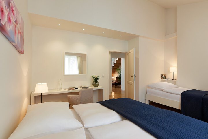 Room 16 of 30