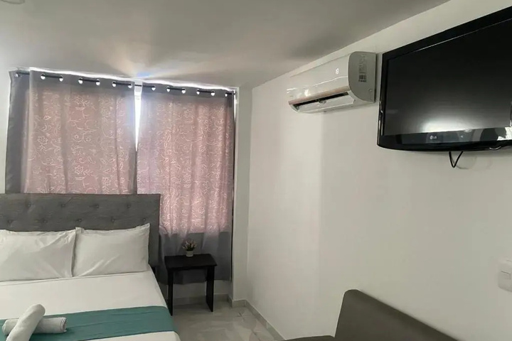 Room 4 of 12