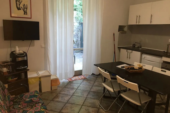 Room 5 of 11