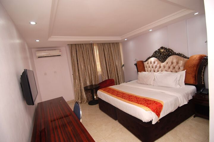 Room 34 of 99
