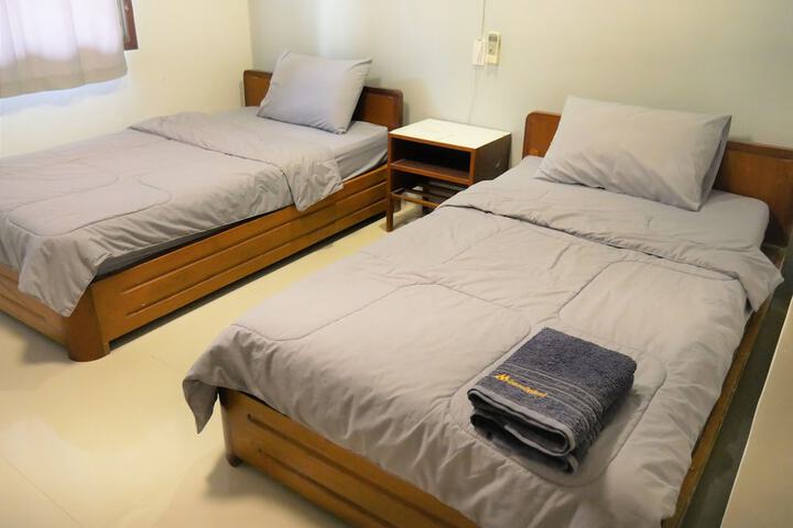 Room 6 of 16