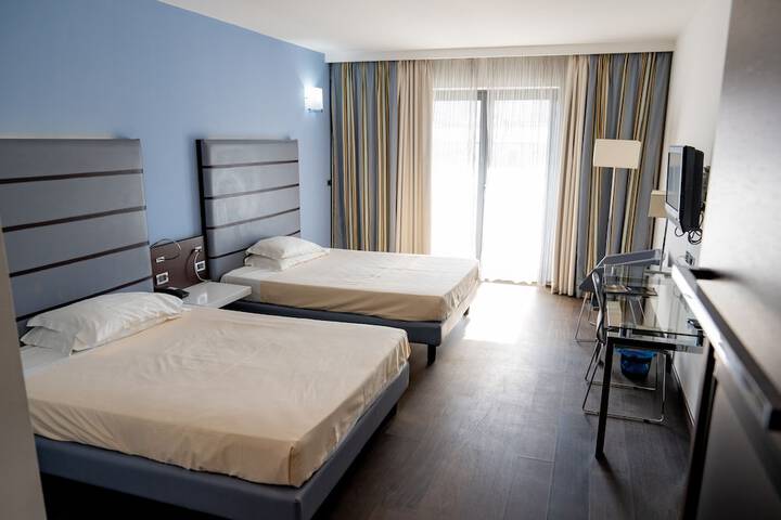 Room 2 of 52