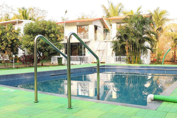 Pool 47 of 105
