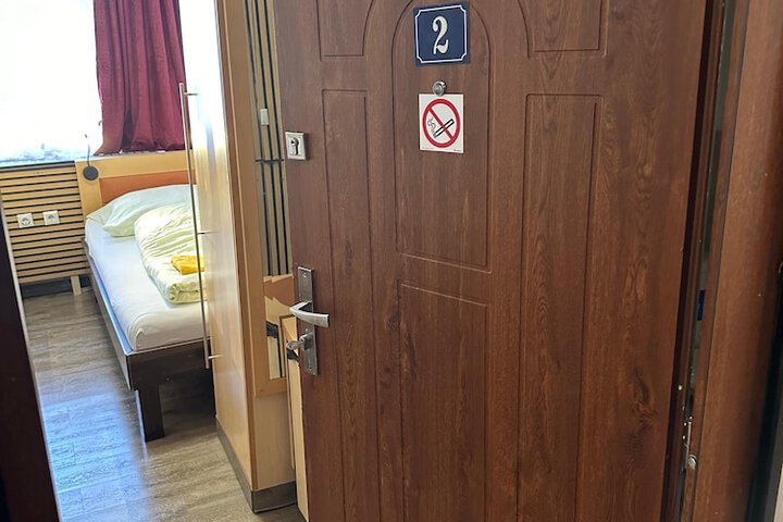 Room 2 of 25