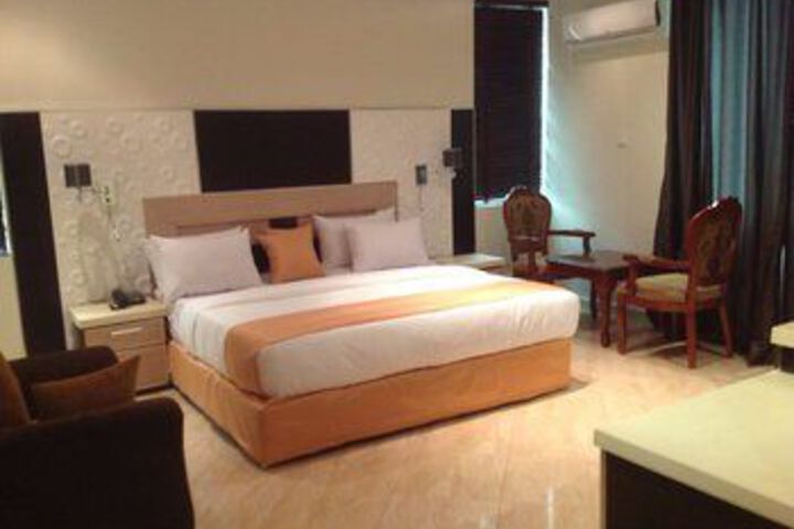 Room 13 of 17