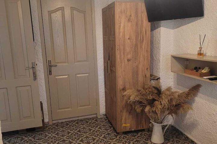 Room 5 of 31