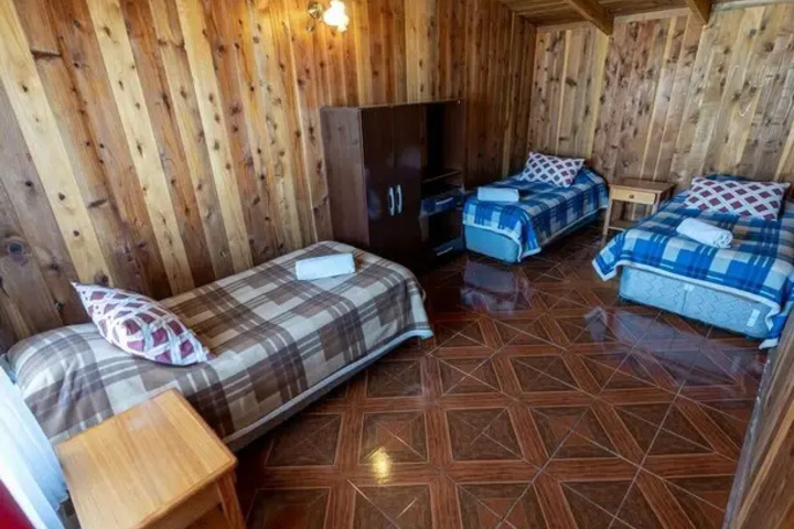 Room 4 of 9