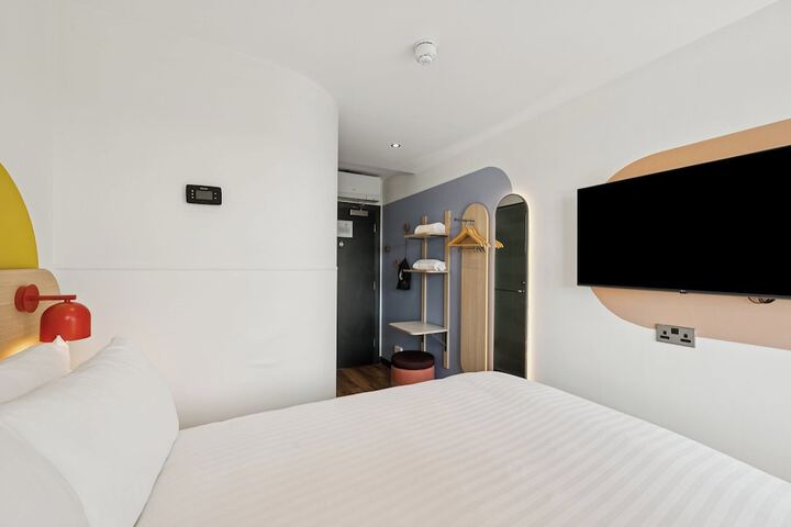 Room 4 of 47
