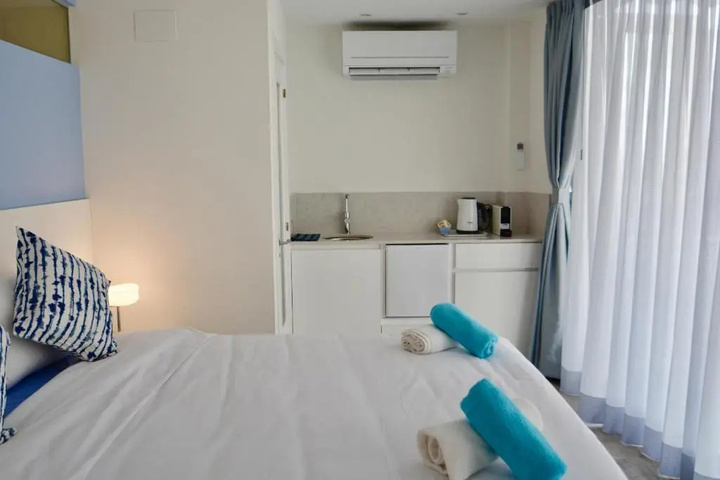 Room 4 of 11