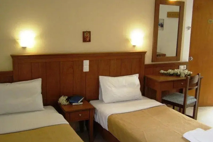 Room 2 of 10