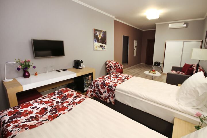 Room 12 of 38