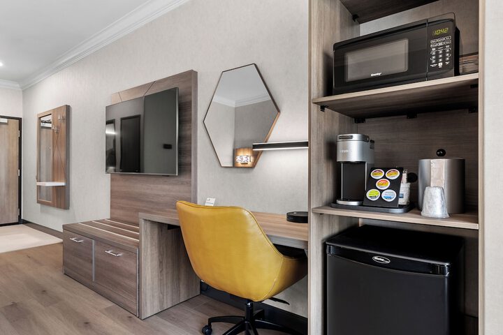 Room 8 of 85
