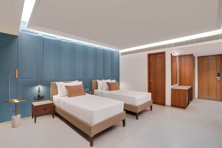 Room 7 of 32