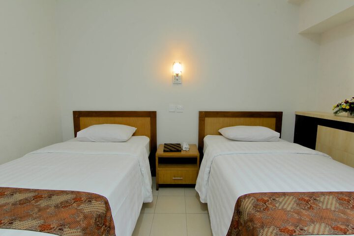 Room 5 of 33