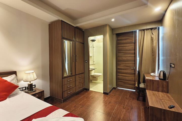 Room 33 of 90