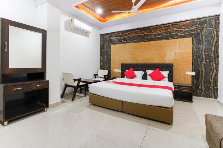 Hotel O Raghavendra Residency
