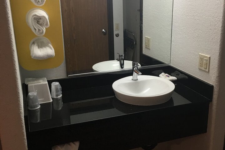 Bathroom sink