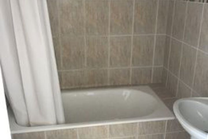 Room 4 of 18