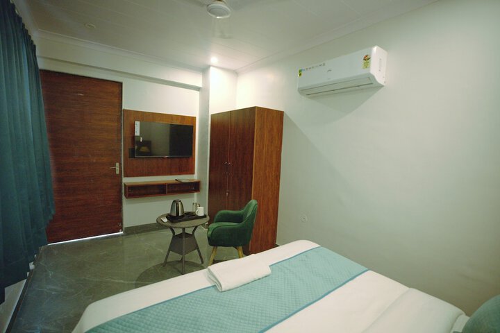 Room 26 of 33