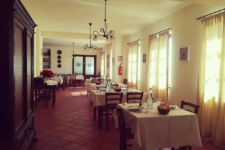Dining 7 of 10