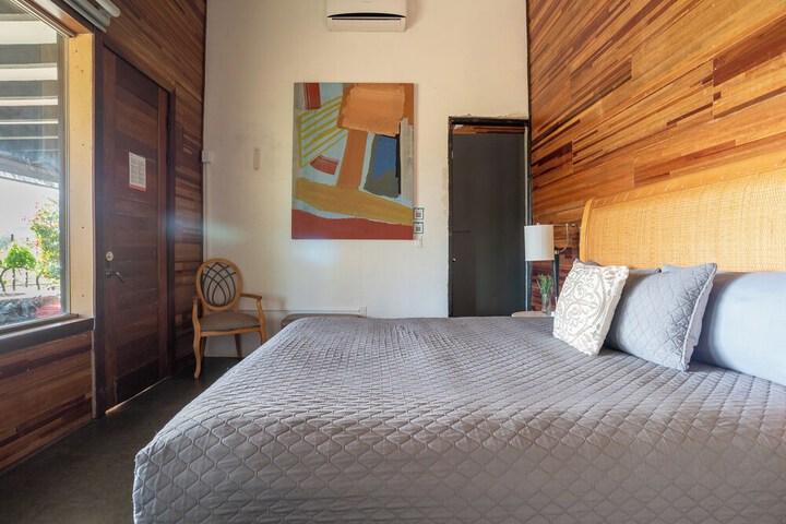 Room 9 of 30