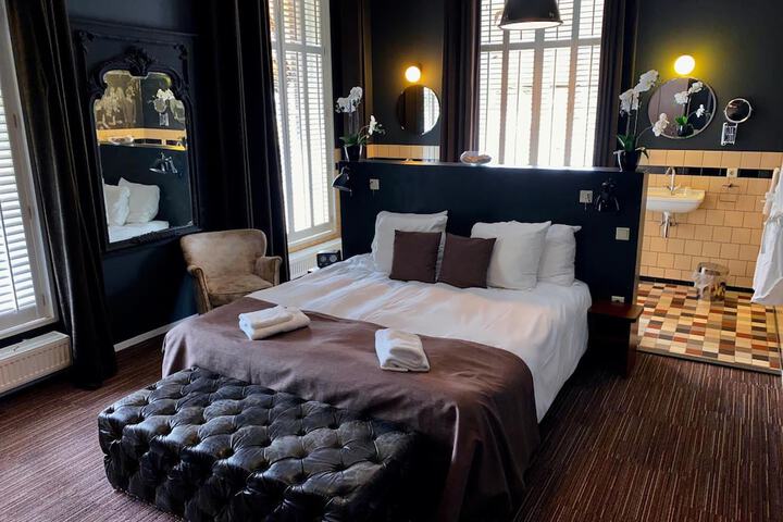 Room 11 of 68