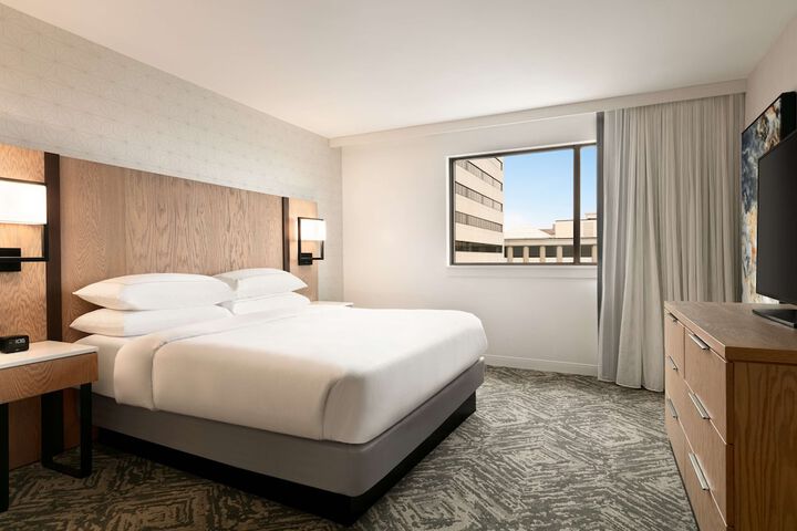 1 King Bed (2 of 23)