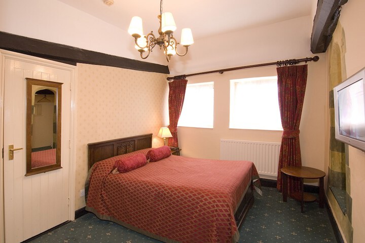Room 8 of 48