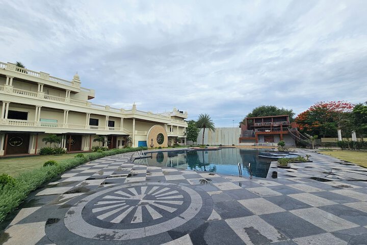 Pool Hotel