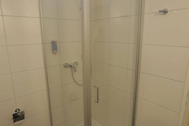 Room 16 of 27
