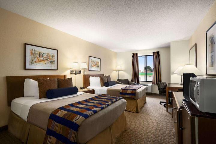 2 Double Beds (4 of 7)