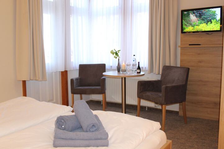 Room 8 of 27