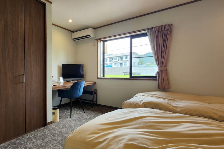 Room 5 of 40