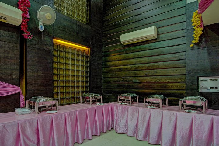 Ballroom/Hall 31 of 41