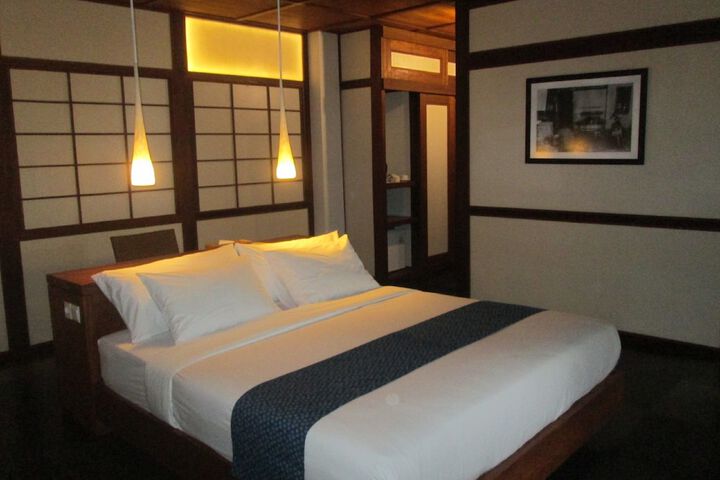 Room 5 of 62