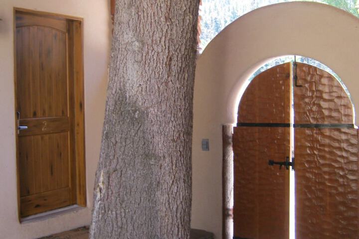 Room 26 of 100
