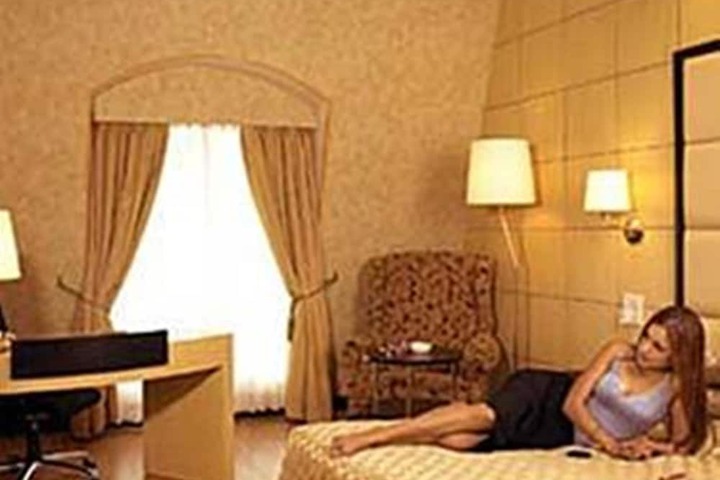 Room 23 of 90