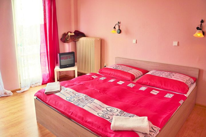 Room 5 of 16