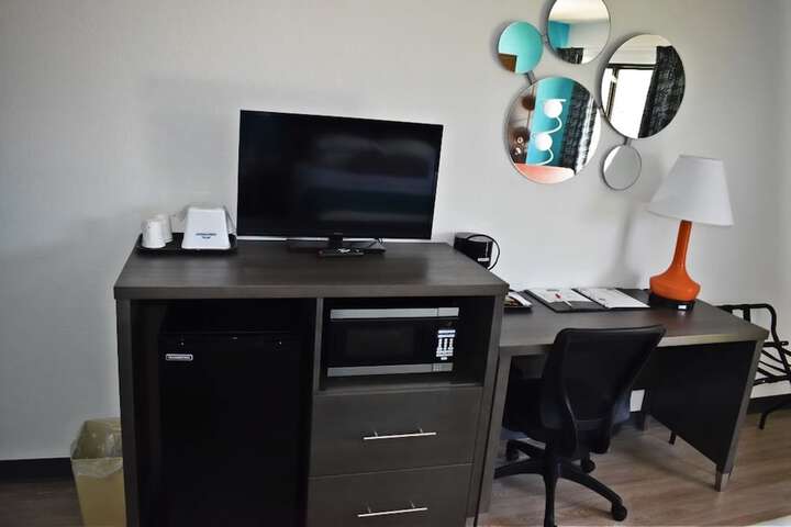 1 King Bed (5 of 7)